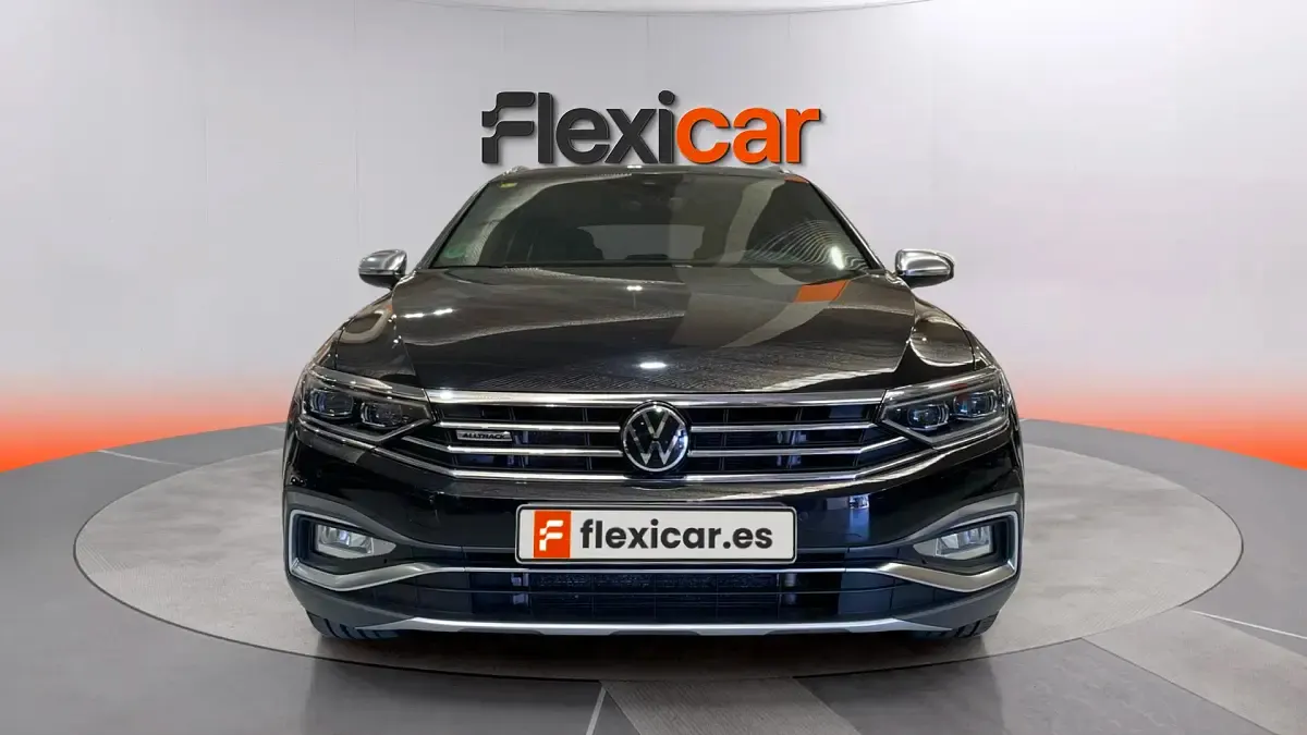 Usado VW Passat Alltrack 240 CV (176 kW) 2020 Negro Familiar