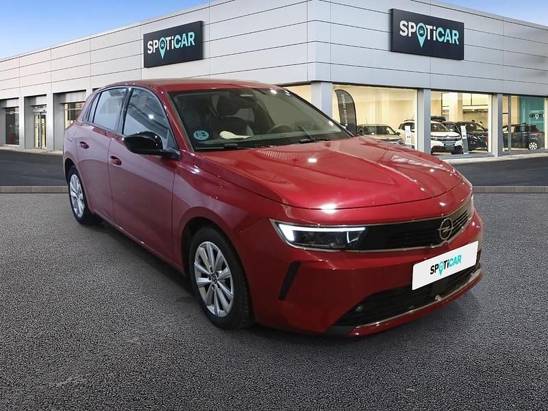 Usado Opel Astra Edition 130 CV (95 kW) 2023 Rojo Berlina