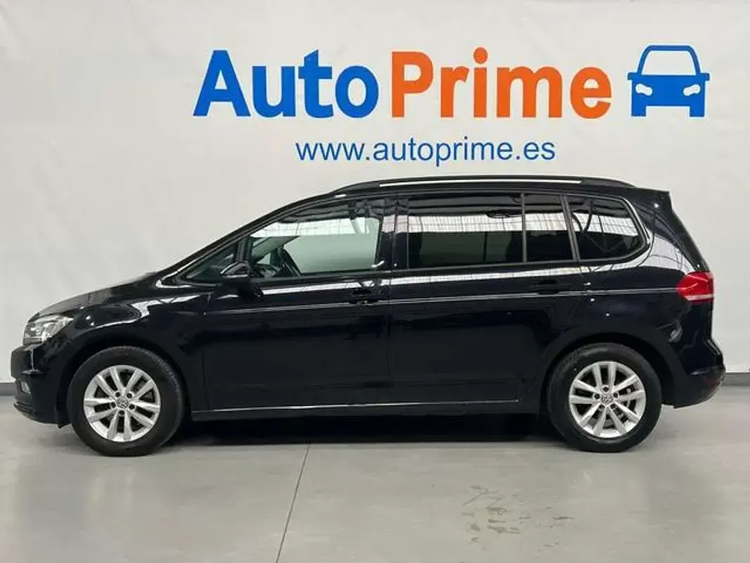 Usado VW Touran Business 116 CV (85 kW) 2017 Negro Monovolumen
