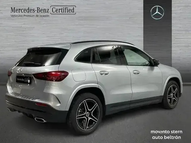 Usado Mercedes GLA250 218 CV (160 kW) 2024 Gris / plata SUV