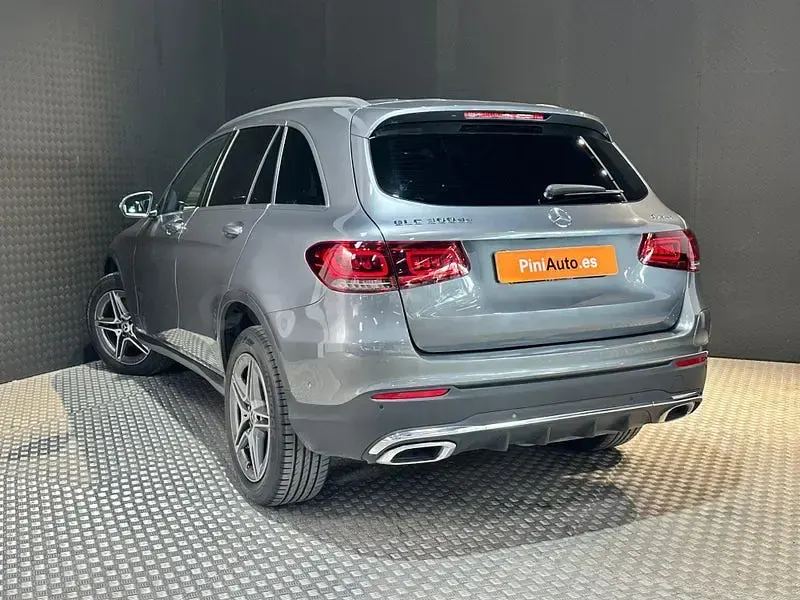 Usado Mercedes GLC300e 306 CV (225 kW) 2022 Gris / plata SUV