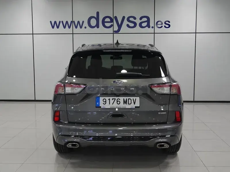 Usado Ford Kuga ST-Line 190 CV (139 kW) 2023 Gris / plata SUV