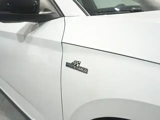 Usado Skoda Scala Monte Carlo 115 CV (84 kW) 2025 Blanco Utilitario