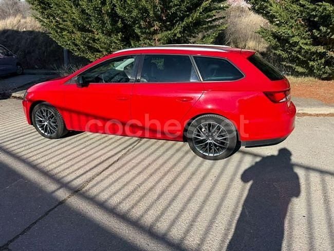 Usado Seat Leon Style 115 CV (84 kW) 2016 Rojo Familiar
