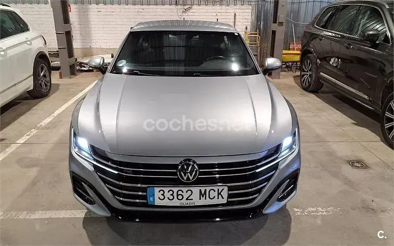 Usado VW Arteon R-line 150 CV (110 kW) 2022 Gris / plata Berlina