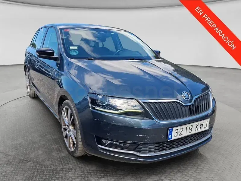 Usado Skoda Rapid Style 116 CV (85 kW) 2019 Gris / plata Utilitario