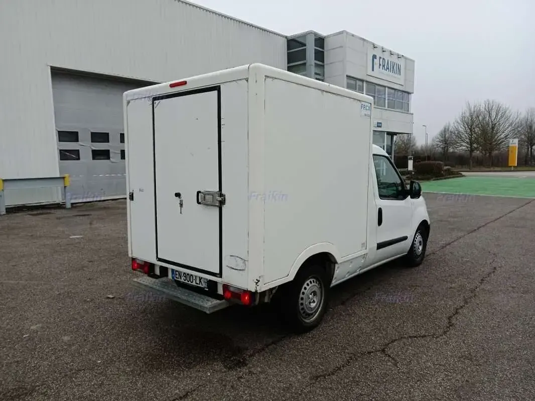 Usado Fiat Doblò 106 CV (77 kW) 2017 Blanco Monovolumen
