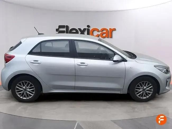 Usado Kia Rio 100 CV (73 kW) 2020 Gris