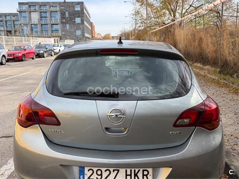 Używany Opel Astra Excellence 110 KM (80 kW) 2012 Szary Sedan/Limuzyna