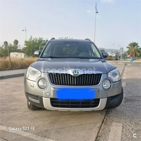 Usado Skoda Yeti Elegance 140 CV (102 kW) 2013 Gris / plata SUV