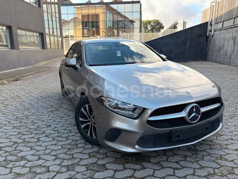 Usado Mercedes A180 116 CV (85 kW) 2020 Gris / plata Berlina