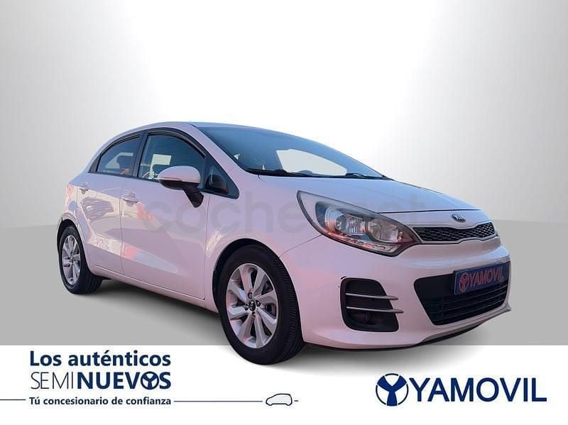 Usado Kia Rio 84 CV (61 kW) 2015 Blanco Berlina