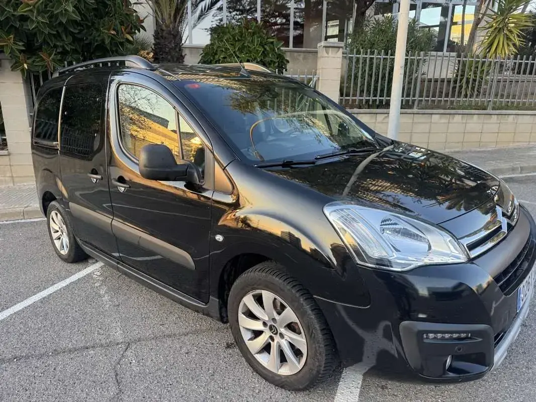 Usado Citroën e-Berlingo PureTech 110 CV (80 kW) 2017 Negro Monovolumen