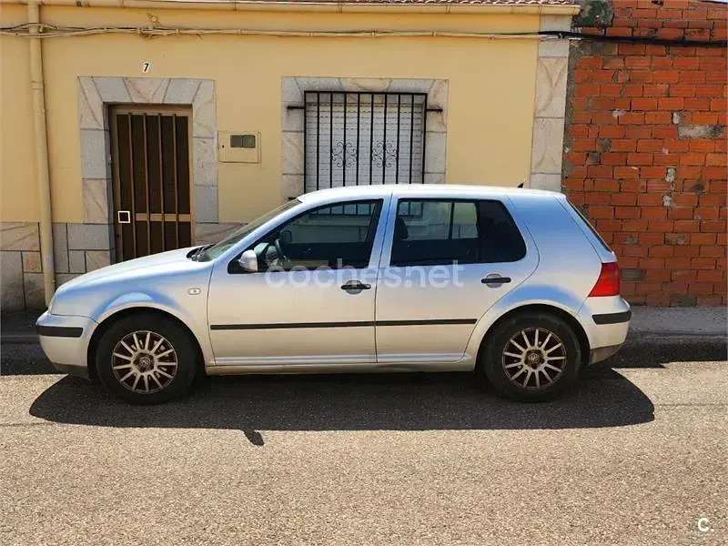 Usado VW Golf IV Highline 115 CV (84 kW) 2001 Gris / plata Berlina