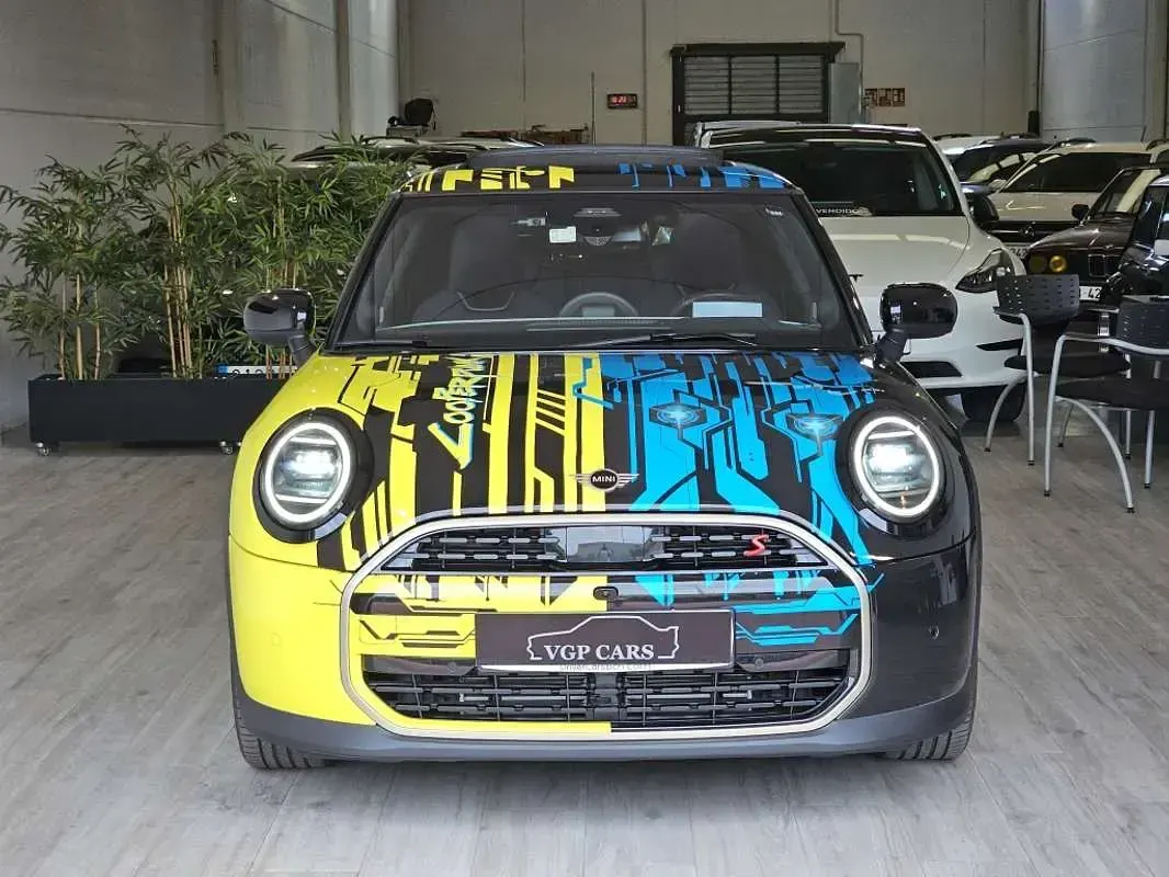 Usado Mini Cooper Favoured 204 CV (150 kW) 2024 Negro Utilitario