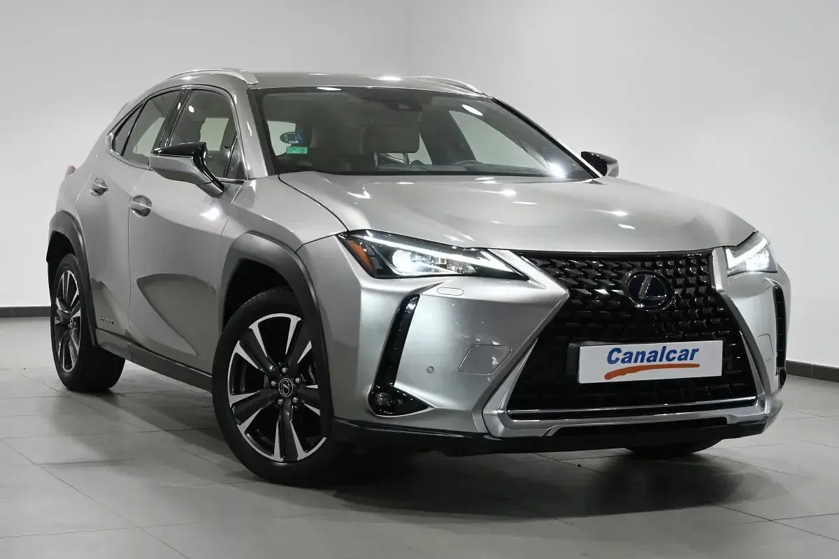 Usado Lexus UX 250h Executive Line 152 CV (111 kW) 2019 Blanco SUV