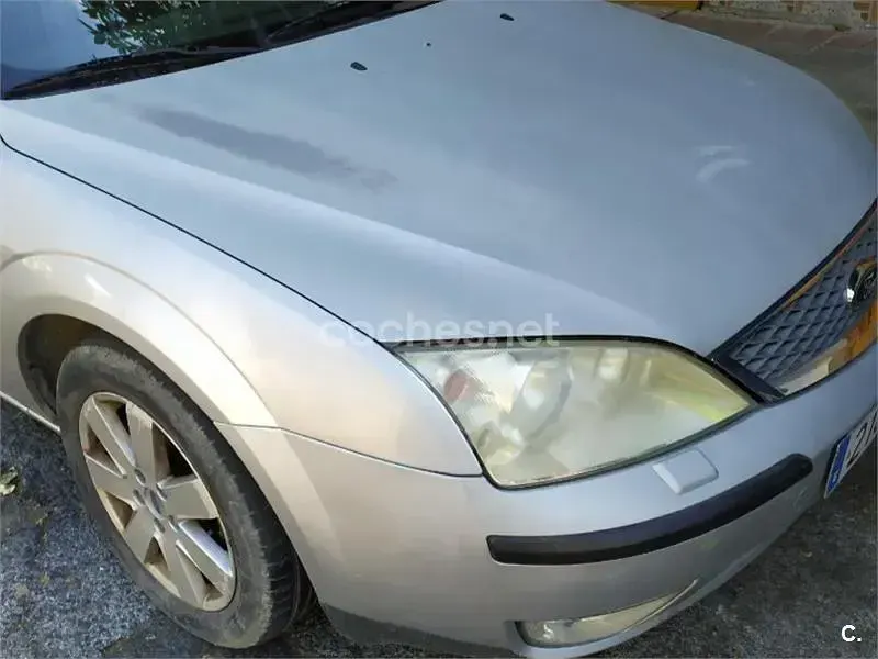 Usado Ford Mondeo Trend 115 CV (84 kW) 2006 Gris / plata Berlina