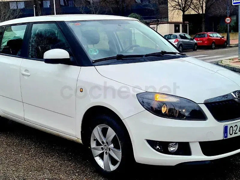 Usado Skoda Fabia Ambition 90 CV (66 kW) 2015 Blanco Berlina