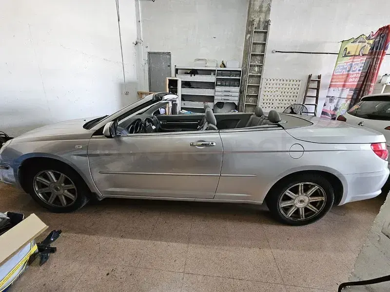 Usado Chrysler Sebring Limited 140 CV (102 kW) 2008 Gris / plata Descapotable