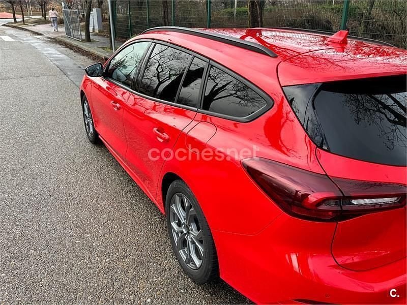 Usado Ford Focus ST-Line X 155 CV (114 kW) 2023 Rojo Familiar