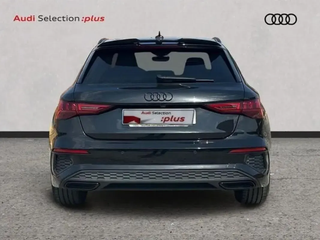 Usado Audi A3 Ambiente 150 CV (110 kW) 2022 Negro Berlina
