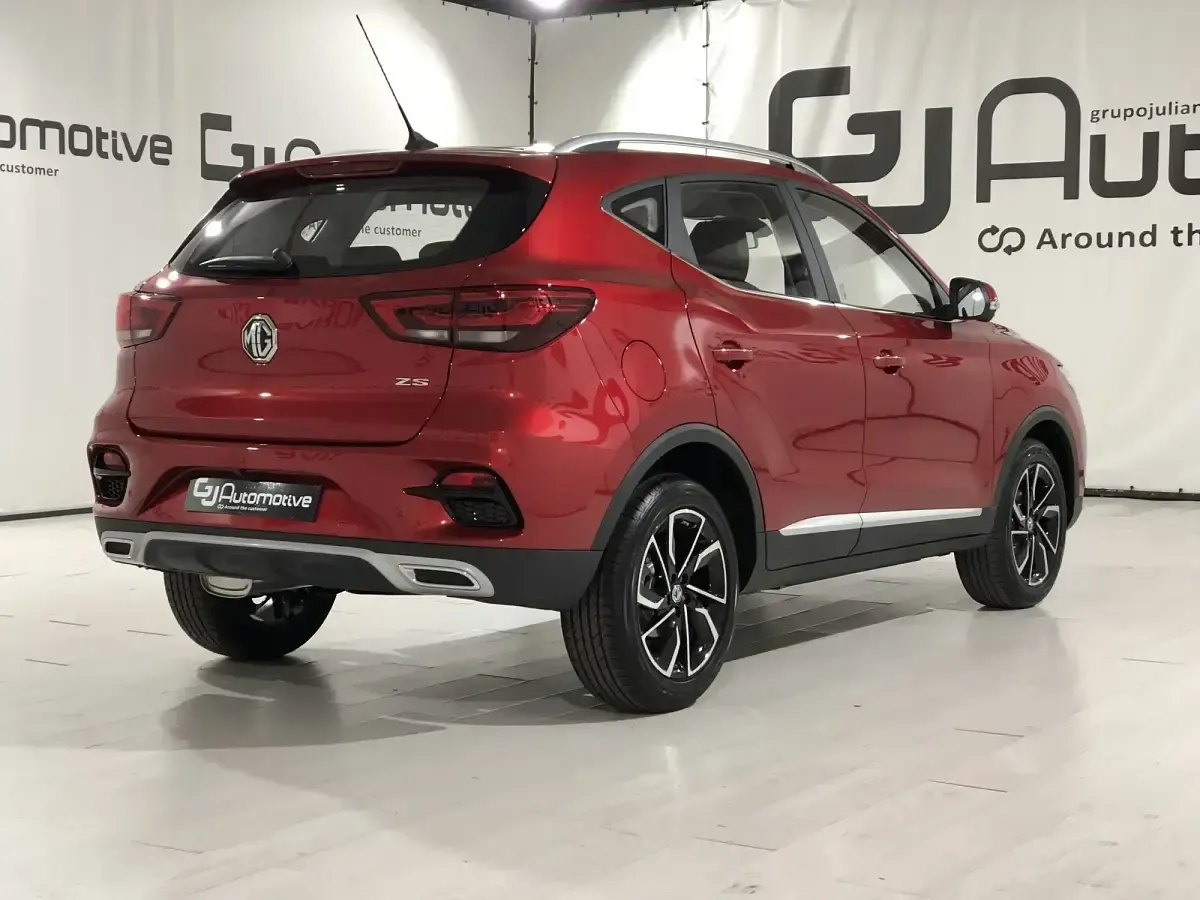 Usado MG ZS Luxury 106 CV (77 kW) 2023 Rojo Berlina