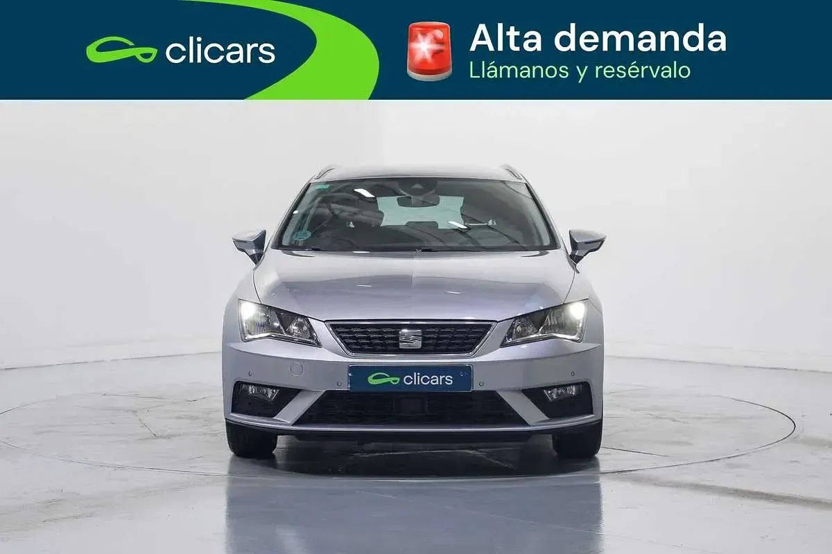 Usado Seat Leon ST Style 150 CV (110 kW) 2019 Plateado Familiar