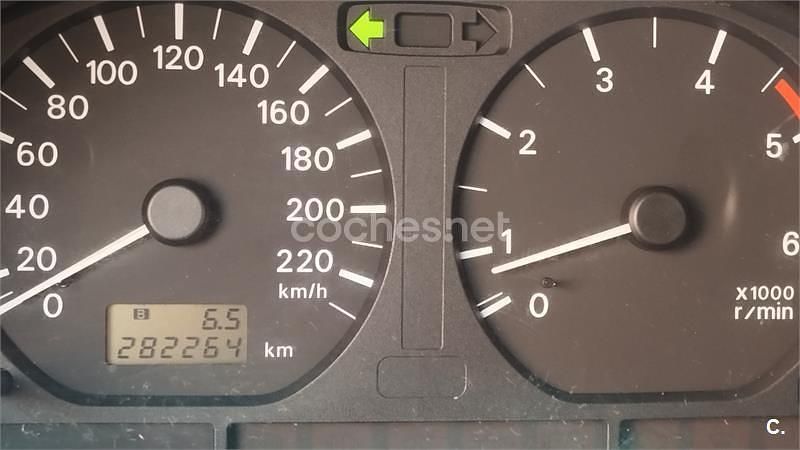 Usado Mitsubishi Space Star 102 CV (75 kW) 2004 Gris / plata Monovolumen