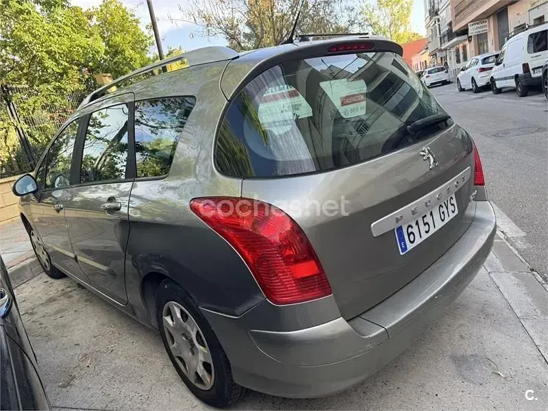 Usado Peugeot 308 SW 90 CV (66 kW) 2010 Gris / plata Familiar