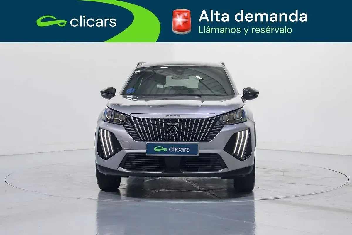 Usado Peugeot e-2008 Allure 114 kW (156 CV) 2025 Plateado SUV