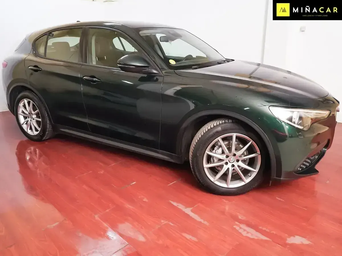 Usado Alfa Romeo Stelvio 160 CV (117 kW) 2019 Verde SUV