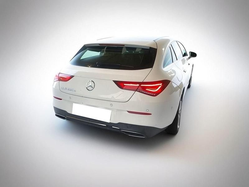 Usado Mercedes CLA250 Shooting Brake 218 CV (160 kW) 2021 Blanco Familiar
