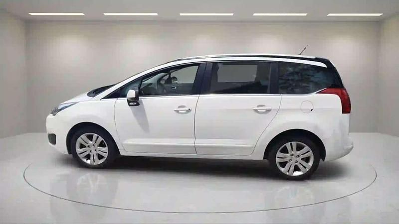 Usado Peugeot 5008 Style 131 CV (96 kW) 2016 Blanco Monovolumen