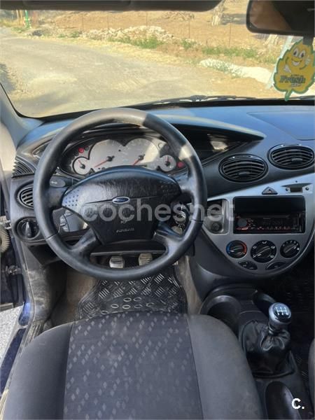 Usado Ford Focus Trend 90 CV (66 kW) 2000 Azul Berlina