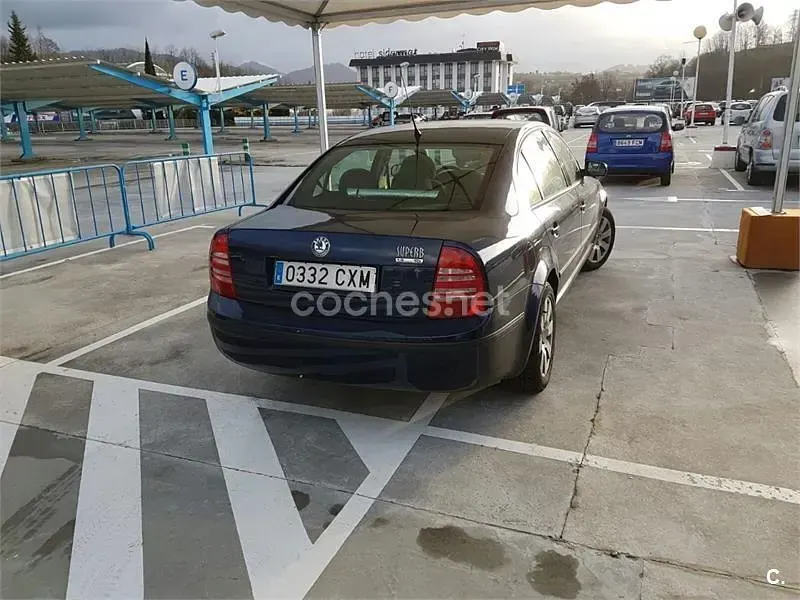 Usado Skoda Superb Comfort 130 CV (95 kW) 2004 Azul Berlina