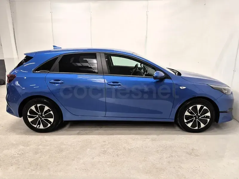 Usado Kia Ceed 100 CV (73 kW) 2024 Azul Utilitario