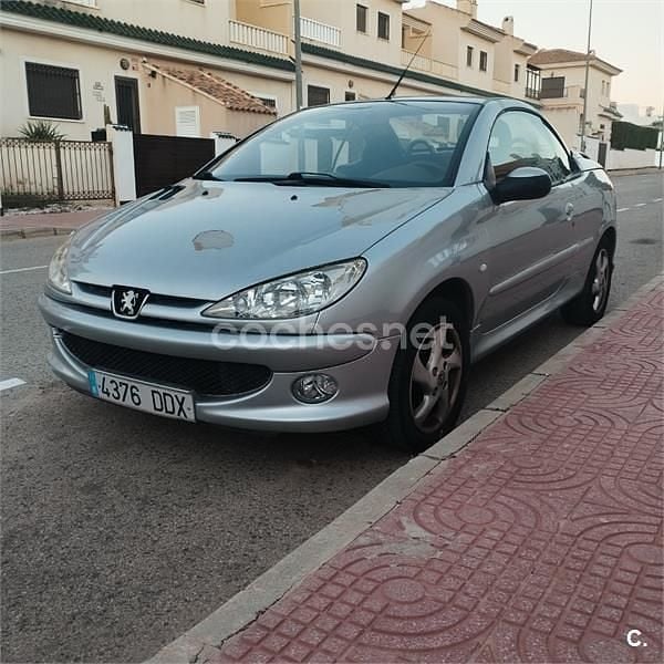 Gris / plata Usado 2004 Peugeot 206 CC Descapotable | 2000 € (Precio justo) - Imagen 1/4