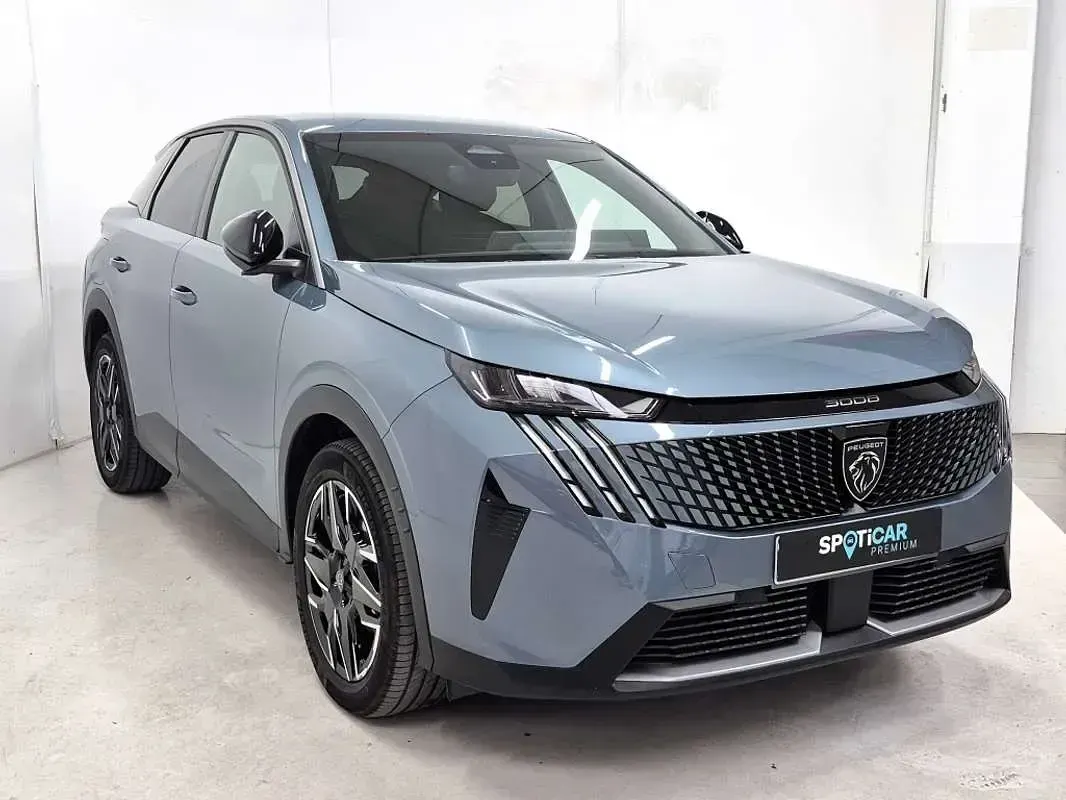 Usado Peugeot 3008 Allure 136 CV (100 kW) 2025 Azul SUV