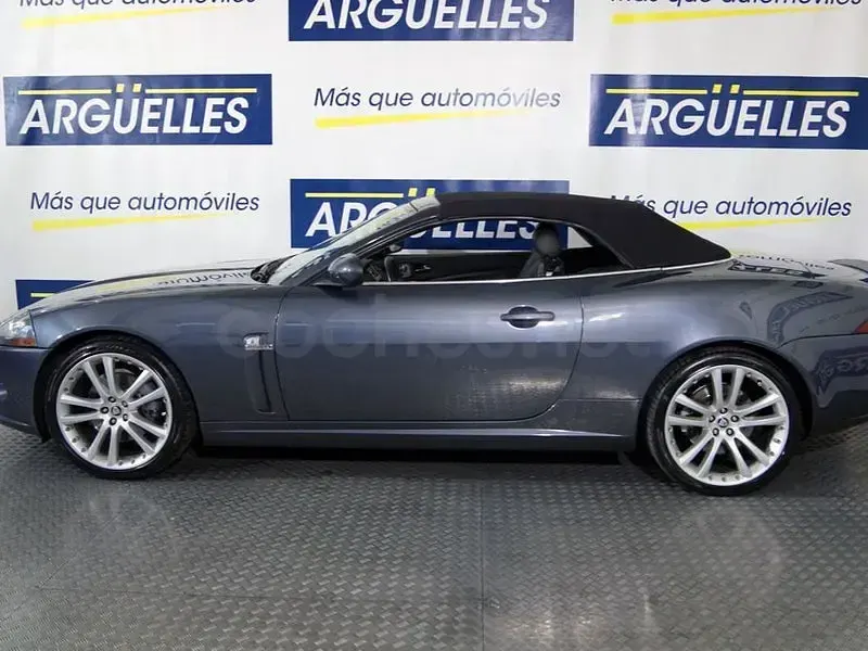 Usado Jaguar XK8 298 CV (219 kW) 2006 Gris / plata Descapotable