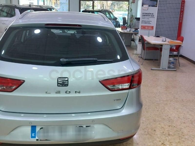 Usado Seat Leon Style 150 CV (110 kW) 2015 Gris / plata Berlina