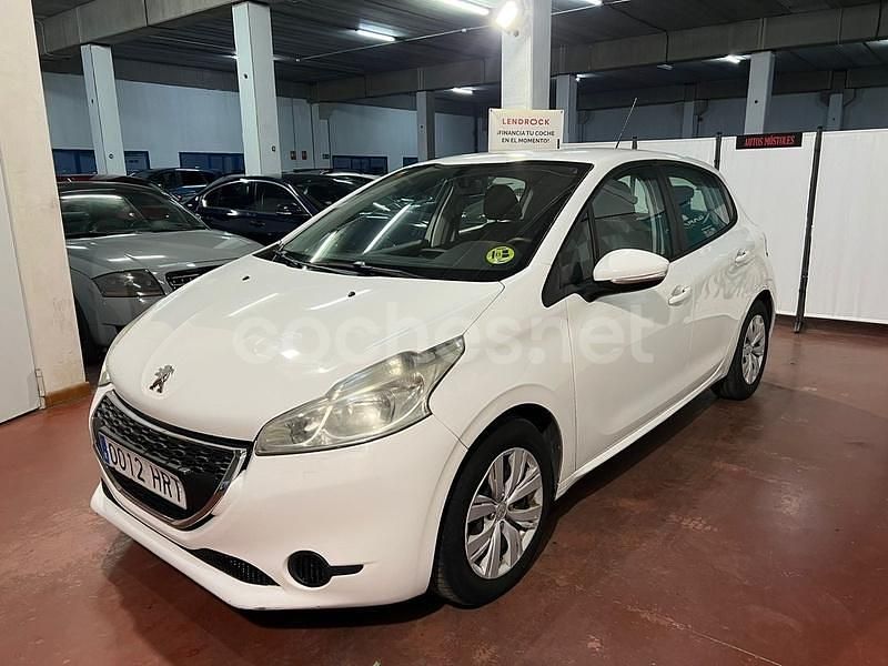 Usado Peugeot 208 Allure 68 CV (50 kW) 2013 Blanco Utilitario