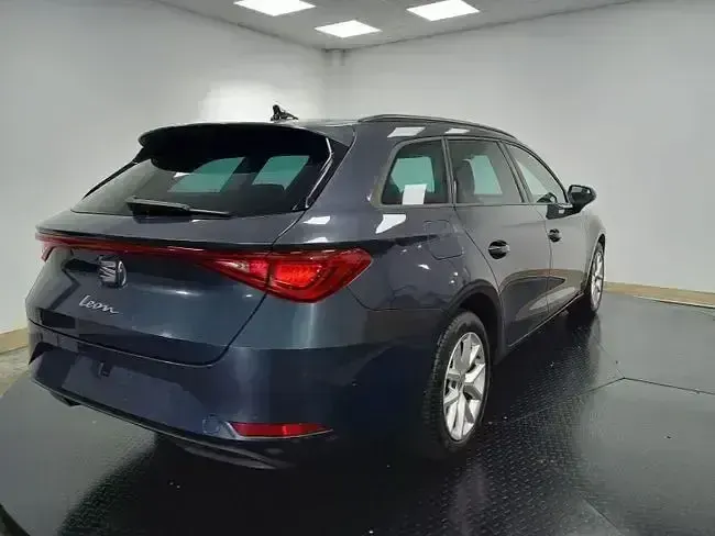Usado Seat Leon Business 110 HP (80 kW) 2022 Cinzento Carrinha