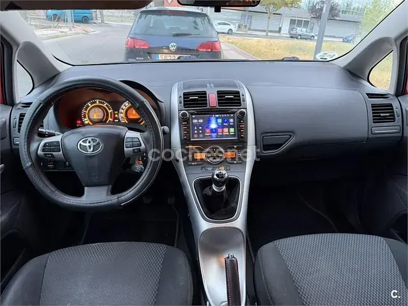 Usado Toyota Auris Active 126 CV (92 kW) 2010 Granate Utilitario