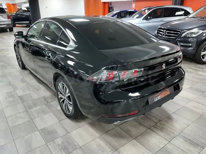 Usado Peugeot 508 Allure 130 CV (95 kW) 2021 Negro Berlina