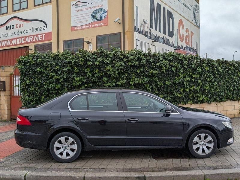 Usado Skoda Superb Elegance 160 CV (117 kW) 2011 Negro