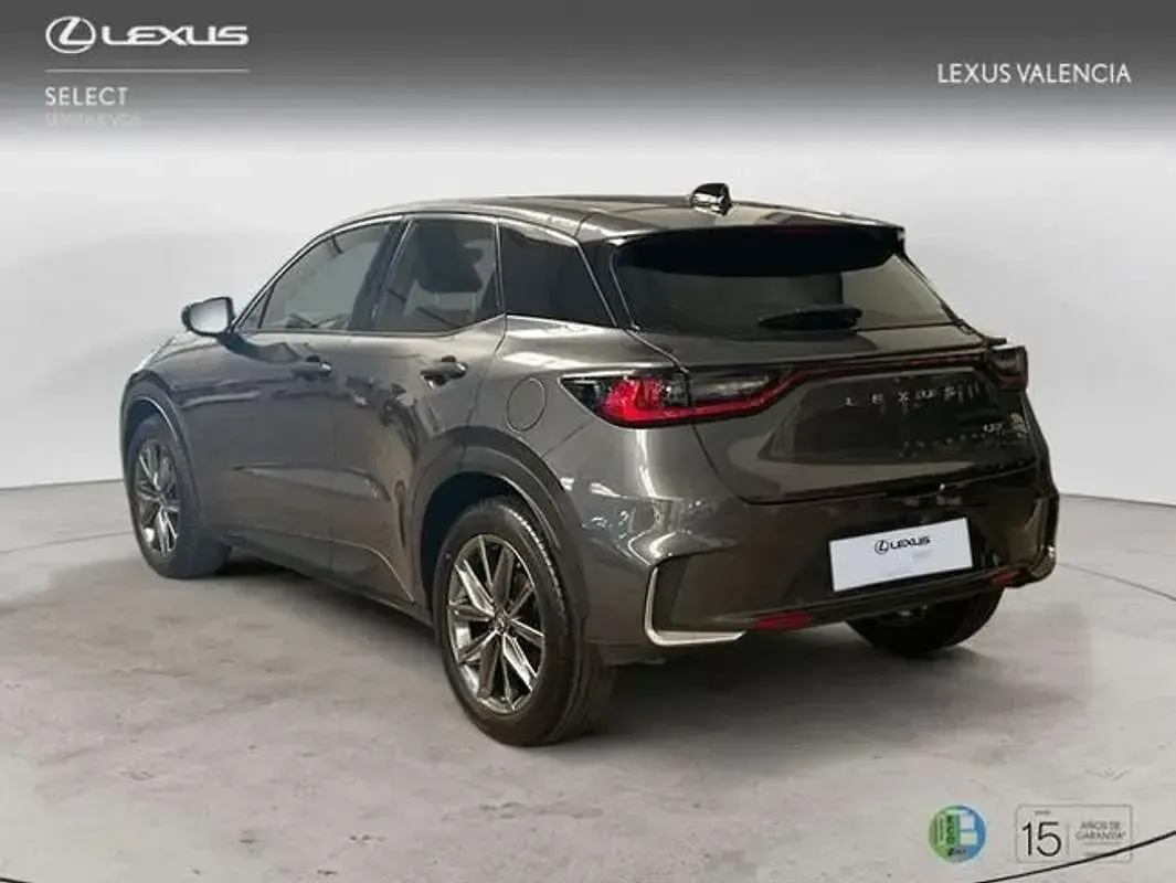 Usado Lexus LBX 136 CV (100 kW) 2026 Gris SUV