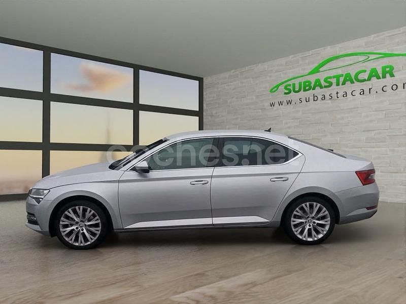 Gris / plata Usado 2021 Skoda Superb Style Berlina | 21.500 € (Precio justo) - Imagen 1/4
