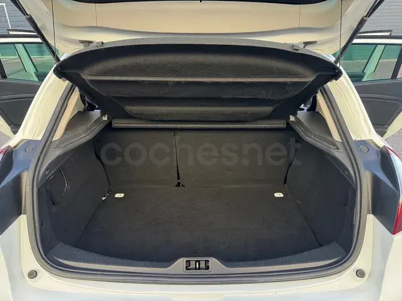 Usado Renault Mégane Bose Edition 110 CV (80 kW) 2015 Blanco Berlina