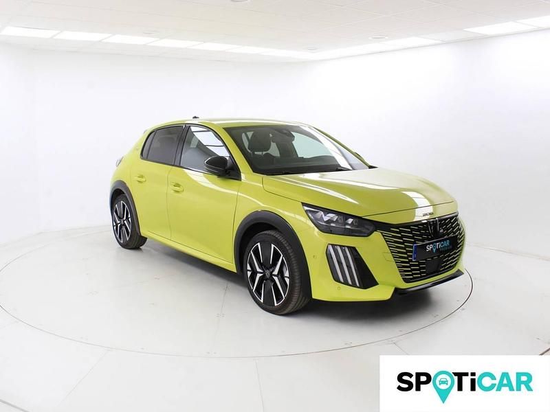Usado Peugeot e-208 GT 114 kW (156 CV) 2024 Dorado Utilitario
