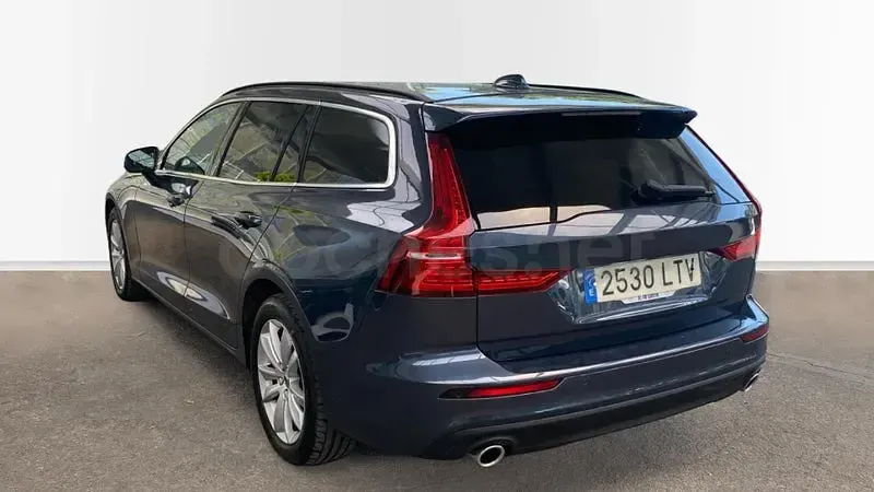 Usado Volvo V60 Momentum 197 CV (144 kW) 2021 Azul Familiar